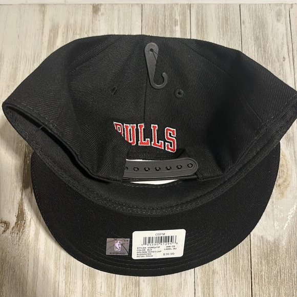 Ultra Game NBA Chicago Bulls Black Adjustable Snapback black cap / hat - Picture 3 of 6